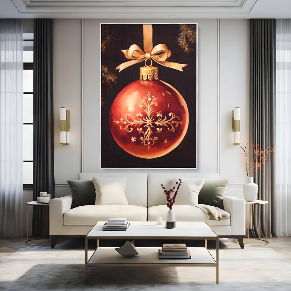 Tablou canvas cu tablou canvas cu glob rosu de craciun, in rama de aluminiu argintiu, pe perete intr-un living